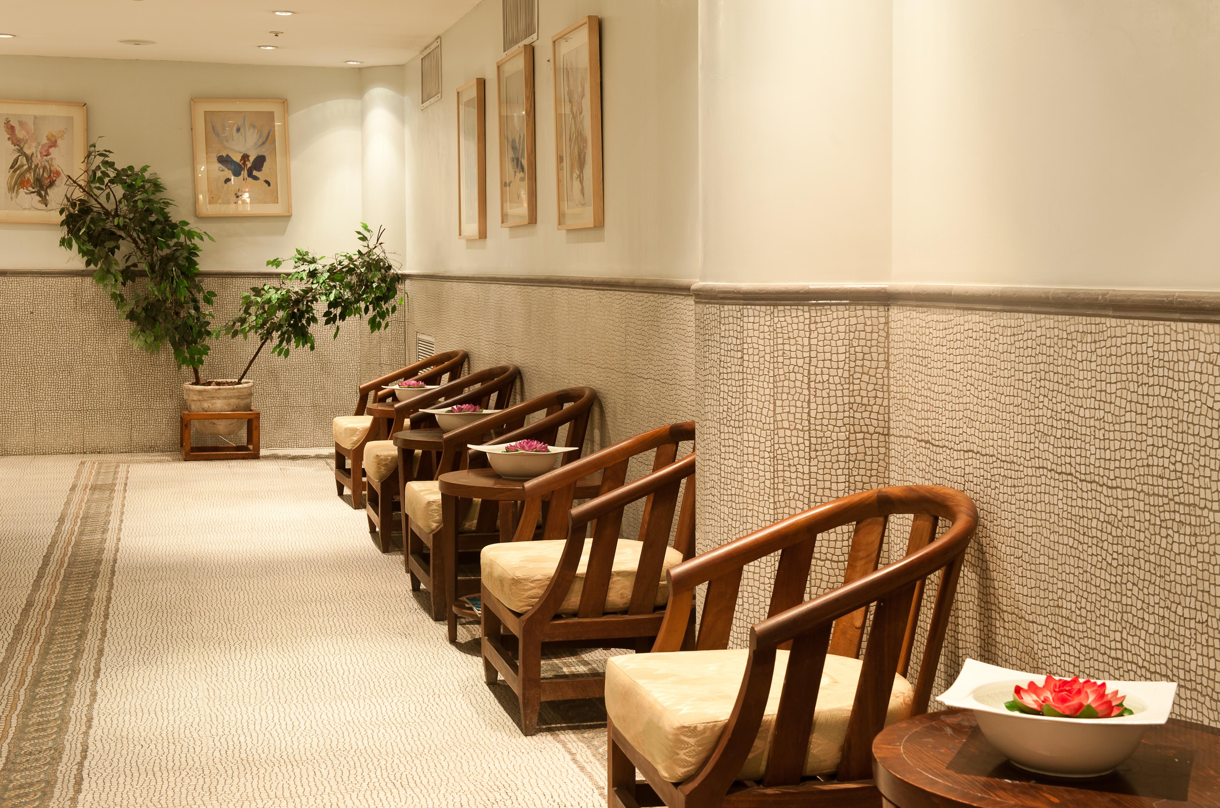 U Magic Palace Ейлат Екстериор снимка A waiting room at a spa