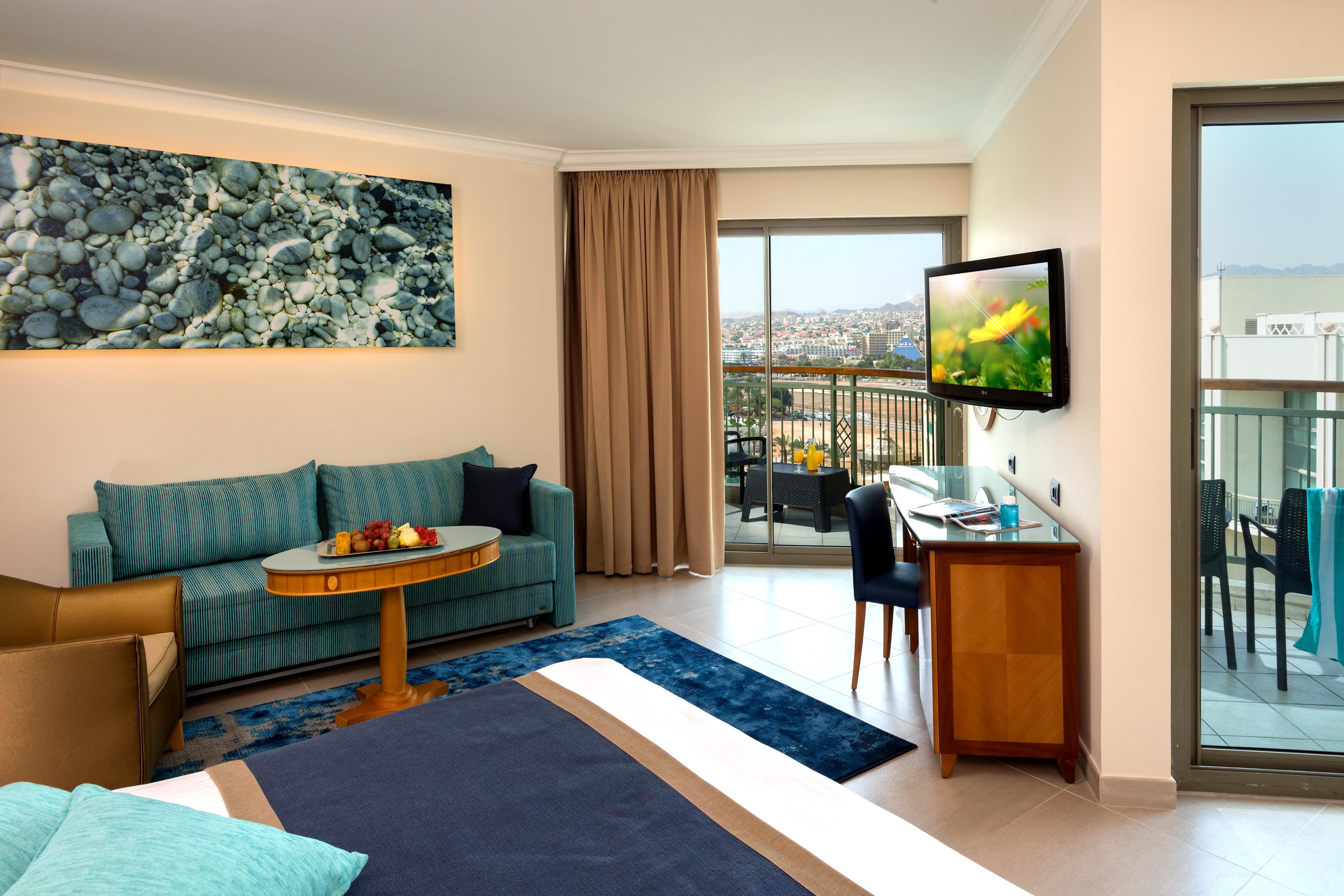 U Magic Palace Ейлат Екстериор снимка A room at the Leonardo Hotel, Tel Aviv