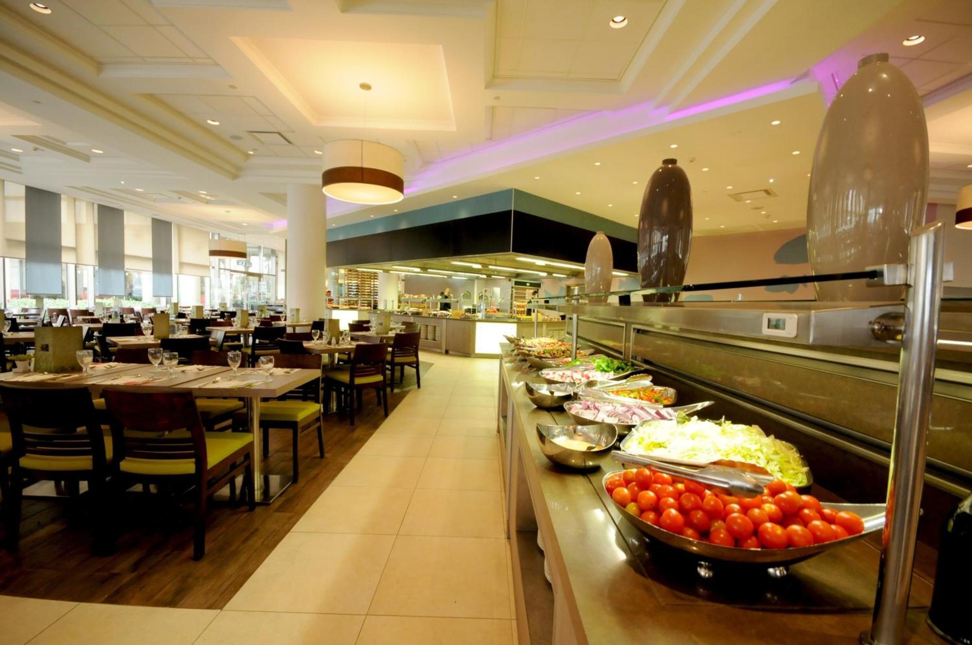 U Magic Palace Ейлат Екстериор снимка The buffet at the hotel